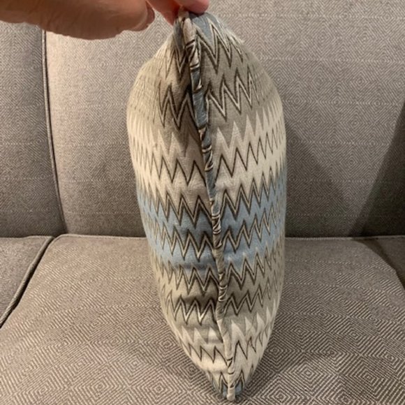 Pair of Pillows - Picture 4 of 4